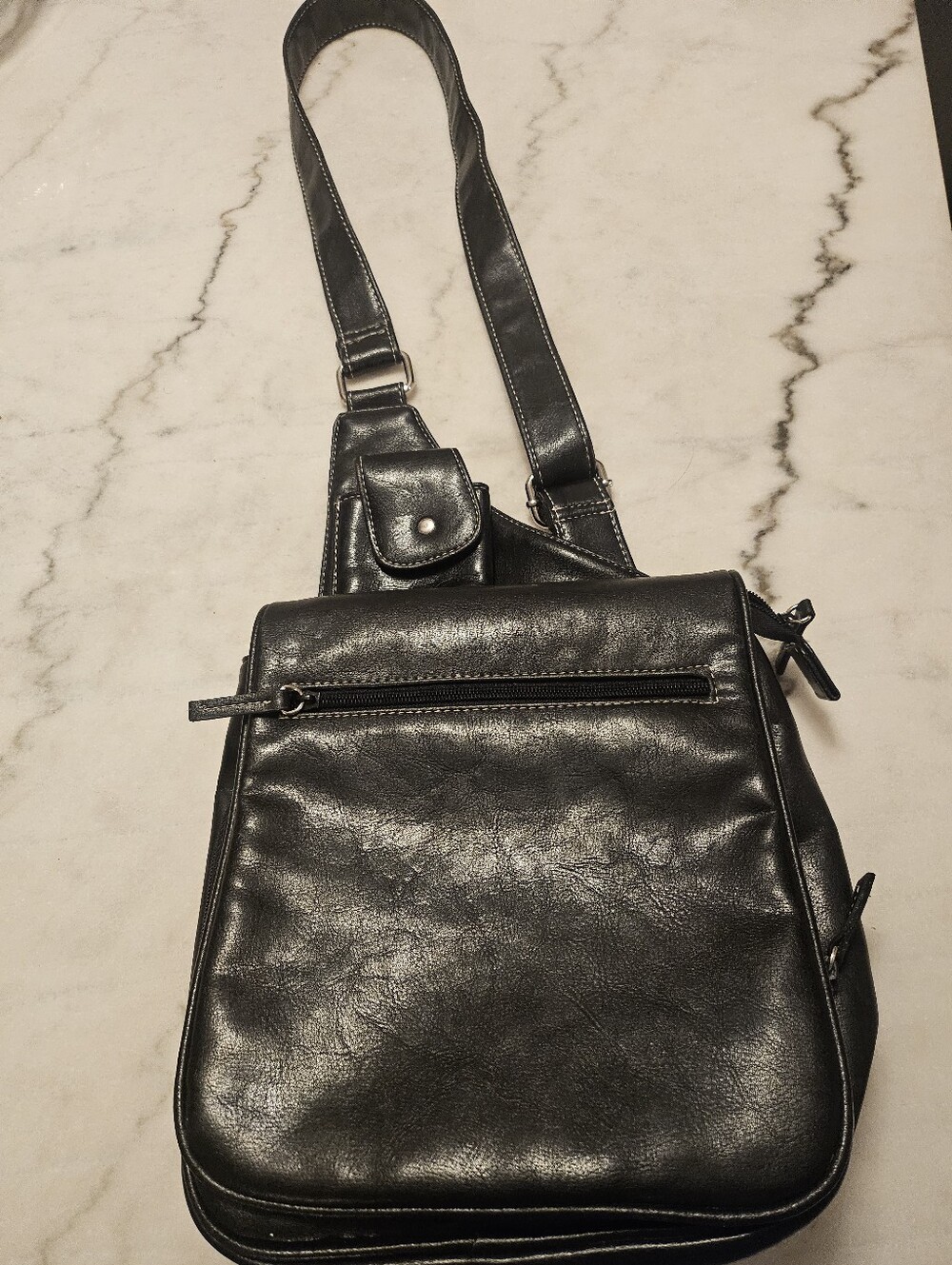 Alfred Dunner Vintage Crossbody Leather Bag